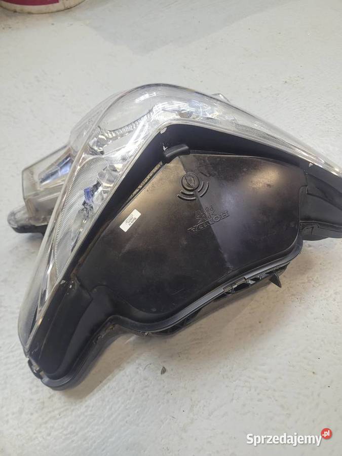 Honda VFR 1200 F 2012 LAMPA REFLEKTOR PRZÓD Oświetlenie Nowy Tomyśl