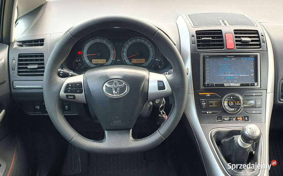 Toyota Auris 6 biegówKlimatronikLedyWebasto2 możliwa zamiana Auris Przyszowice