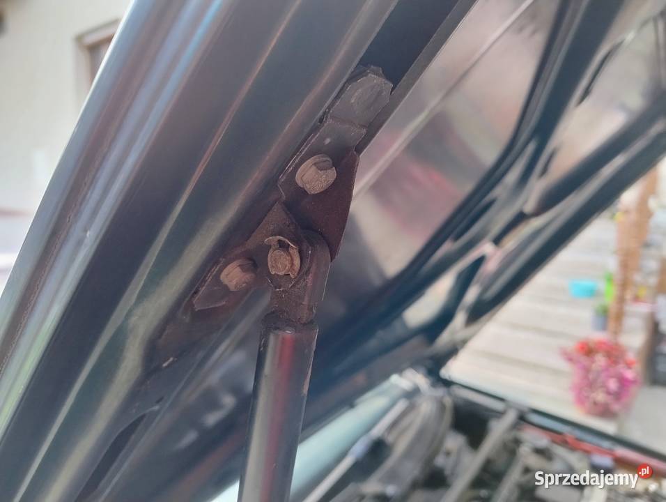 Audi 80 B4 Wspornik Uchwyt Mocowanie siłownika Siłowniki Dębica