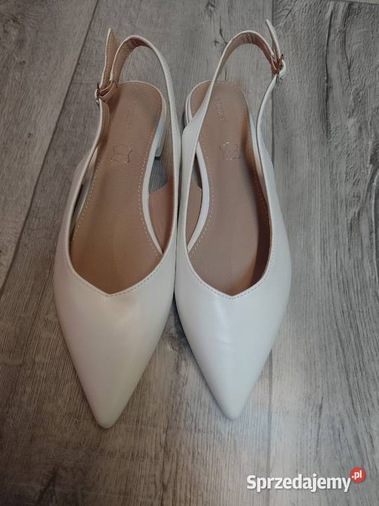 3940 Leather Białe baleriny wieczorowe z odkrytą 25cm