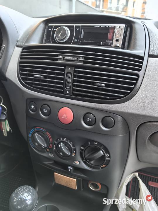 Fiat Punto 12 WspomaganieCITY 5 Drzwi Opony Rok produkcji 2002 Poznań