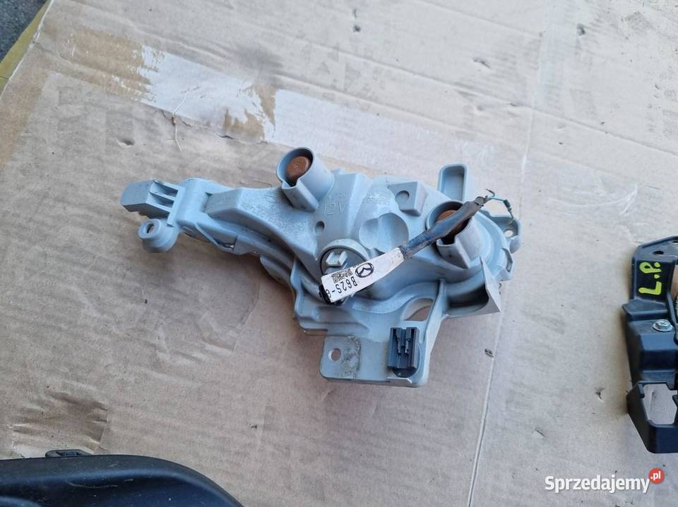 KIERUNKOWSKAZ ZDERZAKA LEWY MAZDA 3 III LIFT