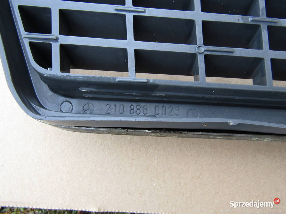 ATRAPAGRILL MERCEDES EKL W210 2108880023 Rok produkcji 1999 łódzkie sprzedam