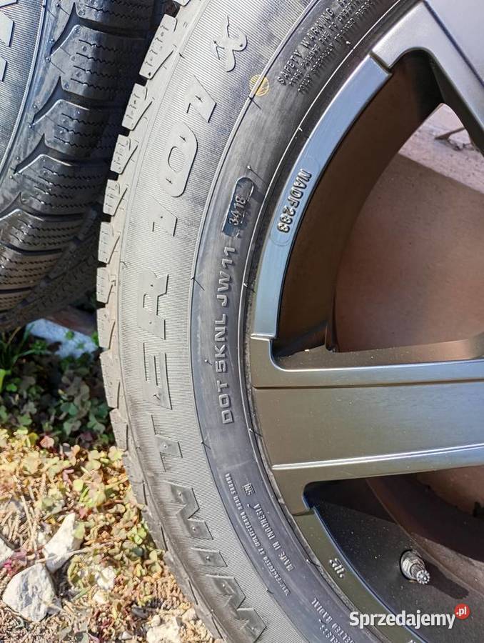 Komplet opon zimowych 4 R17 22565 65 Dziuchów