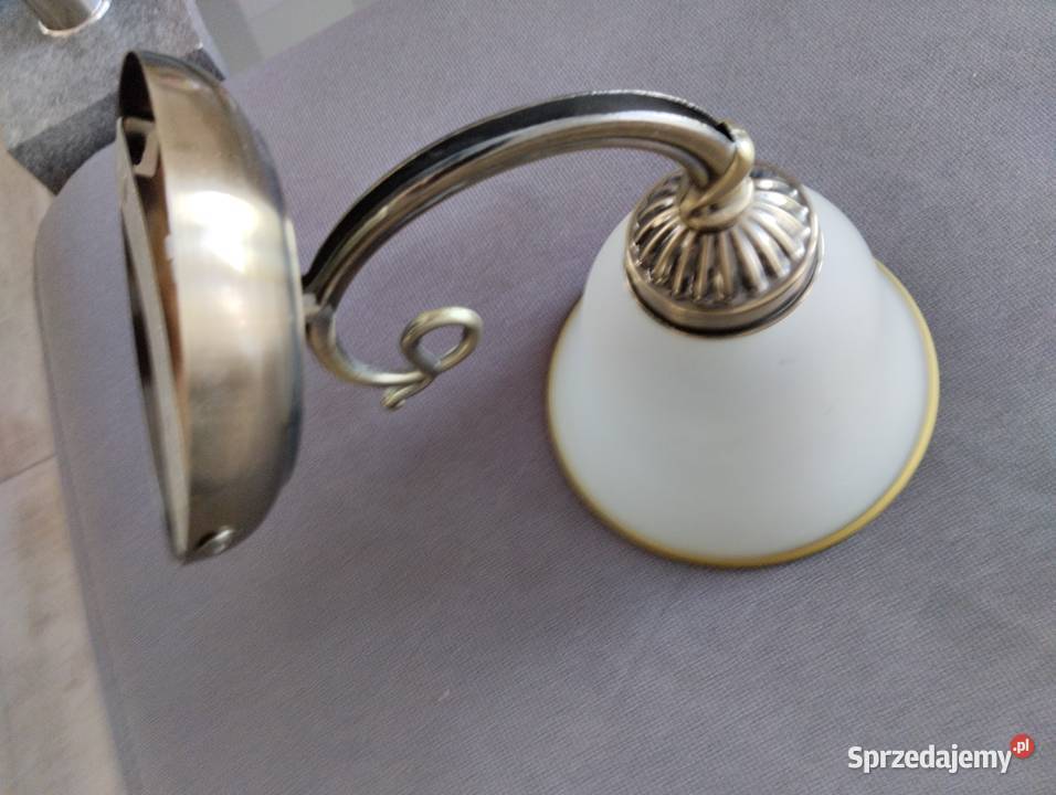 Tradycyjny żyrandol i lampa ścienna kinkiet Jelcz-Laskowice