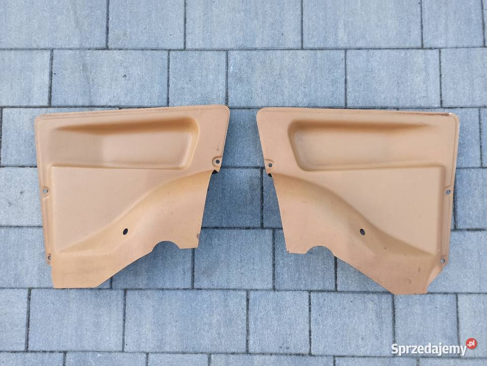 Kremowe wnętrze fotele kanapa boczki Fiat 126p osobowe Poznań