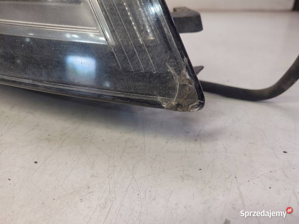 REFLEKTOR PRAWY XENON AUDI A3 8P LIFT