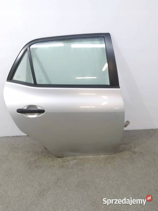 DRZWI PRAWE TYŁ SREBRNE Toyota Auris I 20062012 Drzwi