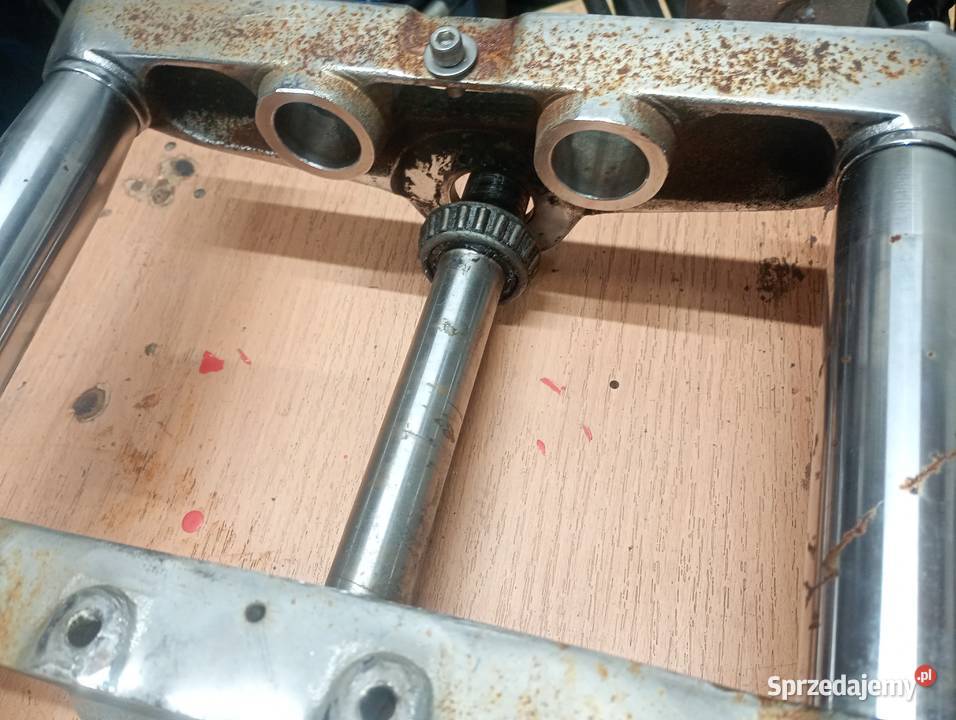 Amortyzatory przednie showa Harley z półką górną