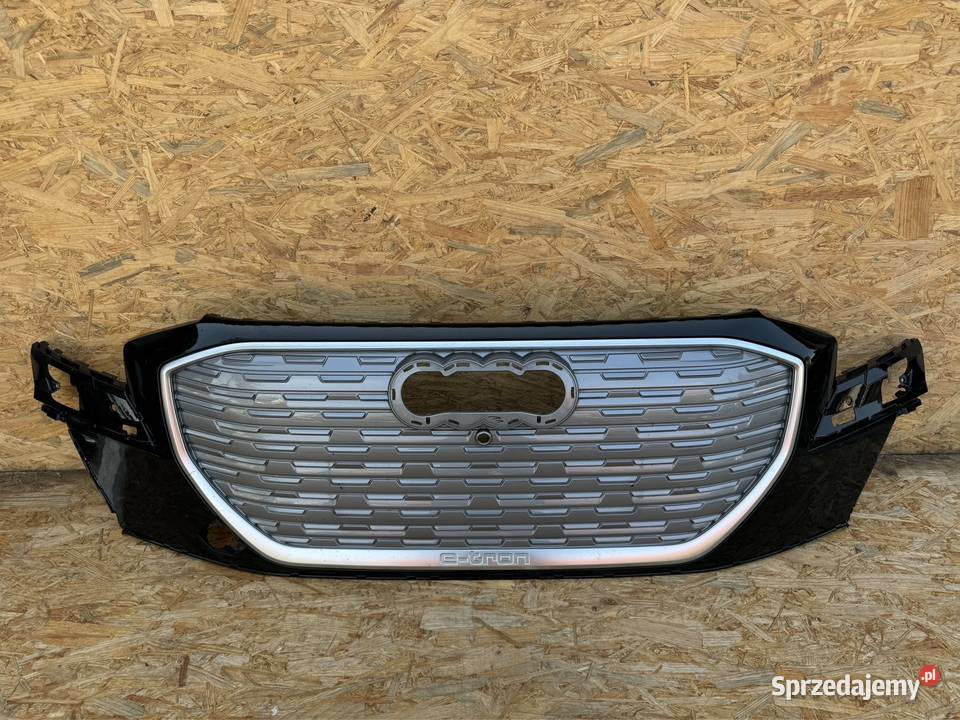 Zderzak przód ramka atrapy grill audi q4 etron sprzedam