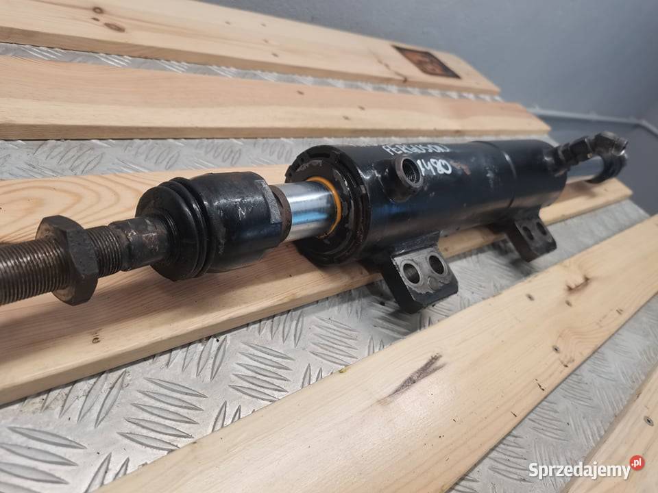 Cylinder hydrauliczny skrętu Massey Ferguson Pozostałe wielkopolskie Wilkowo
