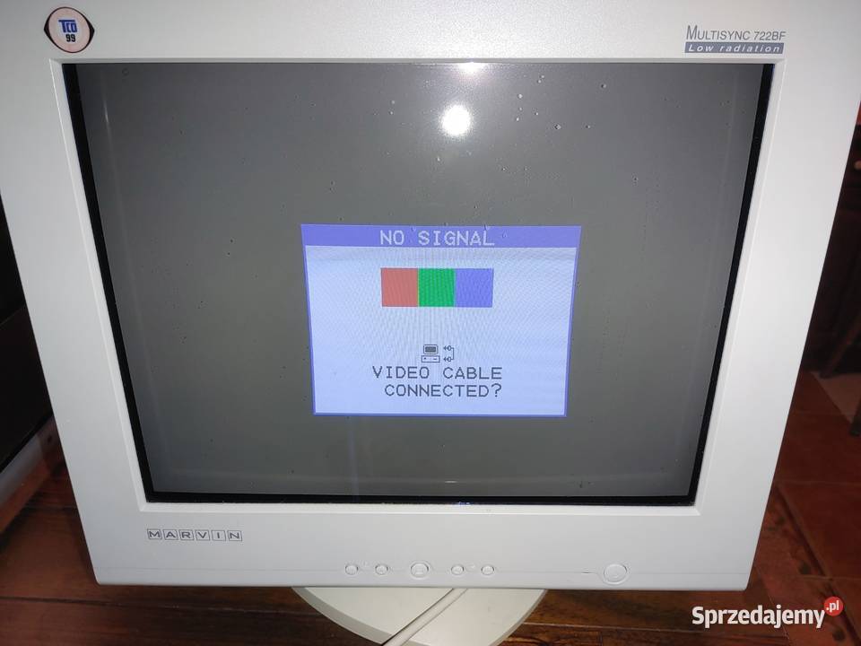 Monitor crt z lat 90tych
