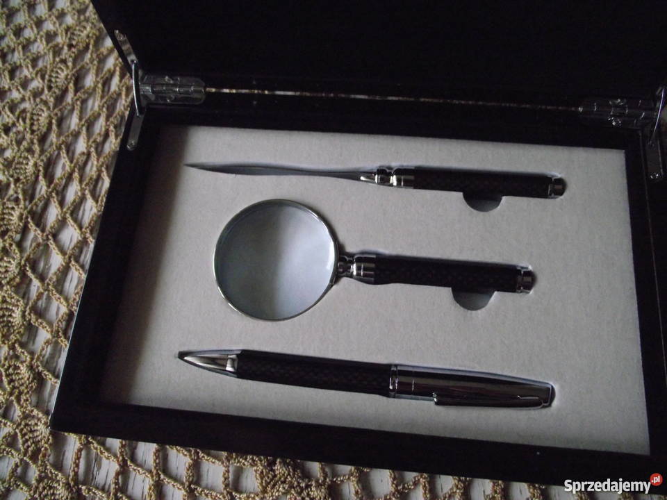 GABINETOWY ZESTAW NA BIURKO W KASECIE Z LAKI