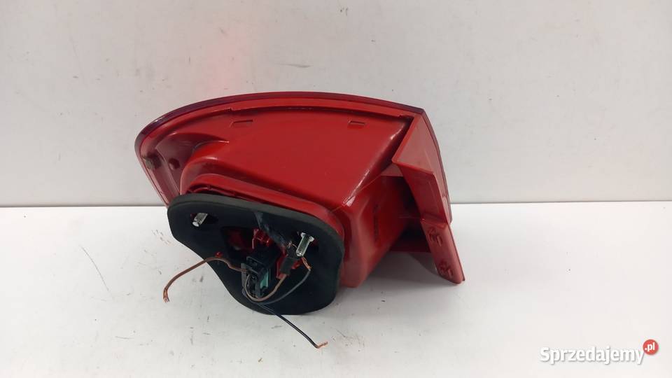VW PASSAT B6 SEDAN LAMPA TYŁ PRAWA