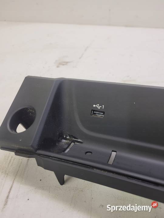 PÓŁKA TUNELU ŚRODKOWEGO AUDI A4 B9 A5 8W1864131C Przystajń