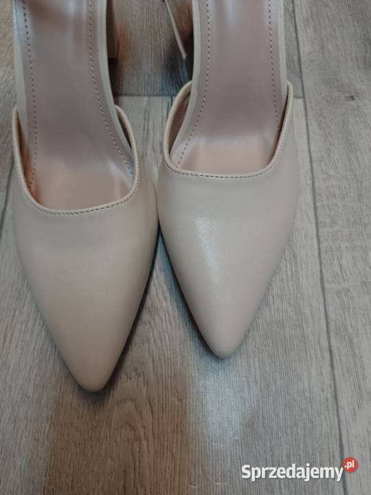 43 Beżowe czółenka wieczorowe z zapięciem NOWE małopolskie Kraków sprzedam