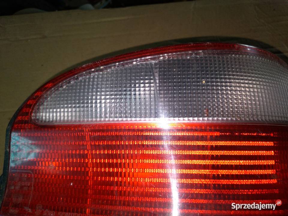 Citroen Saxo lift 5D lampa tylna prawa osobowe Oświetlenie lubuskie Strzelce Krajeńskie