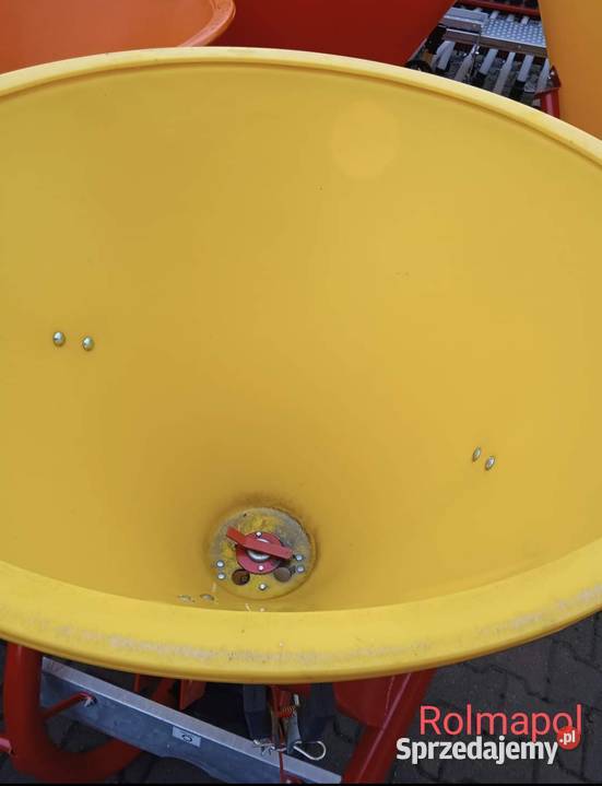 Rozsiewacze do nawozów lejek STRUMYK nieuszkodzony Sokółka