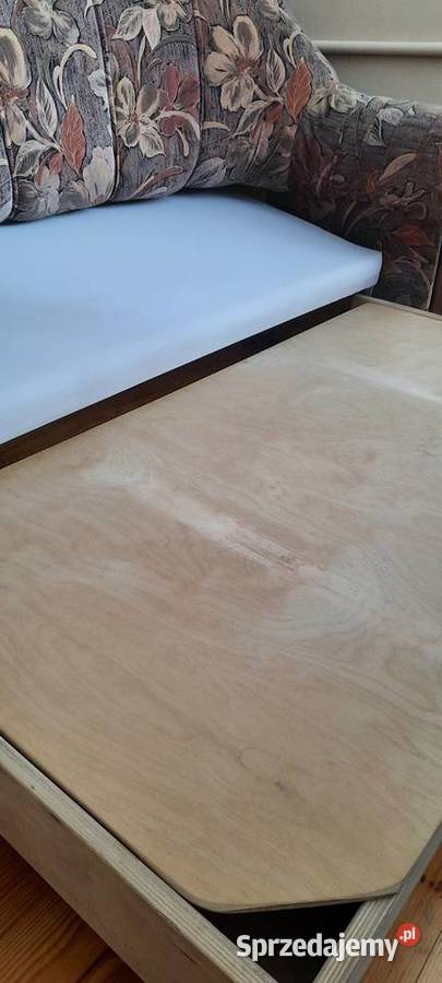 Sofa z funkcją spania i pojemnikiem na pościel Chojnice