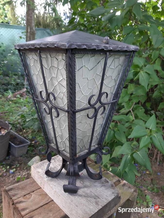 Stara retro lampa zewnętrzna duża latarnia