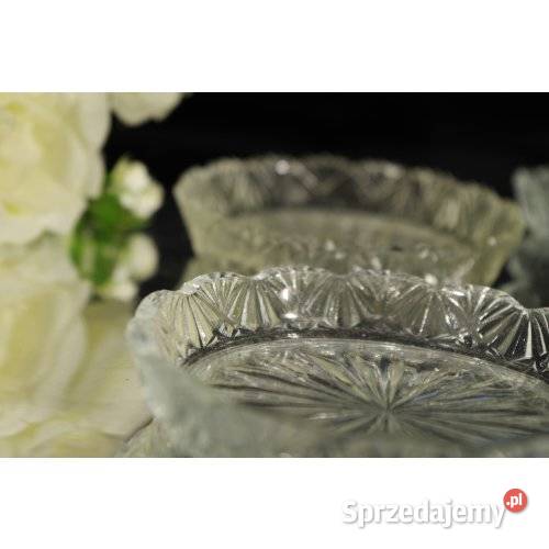 Komplet 4 szklanych talerzyków podstawki pod Porcelana i szkło