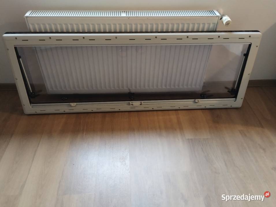 Okno uchylne z roletą i moskitierą do kampera Mierzyn