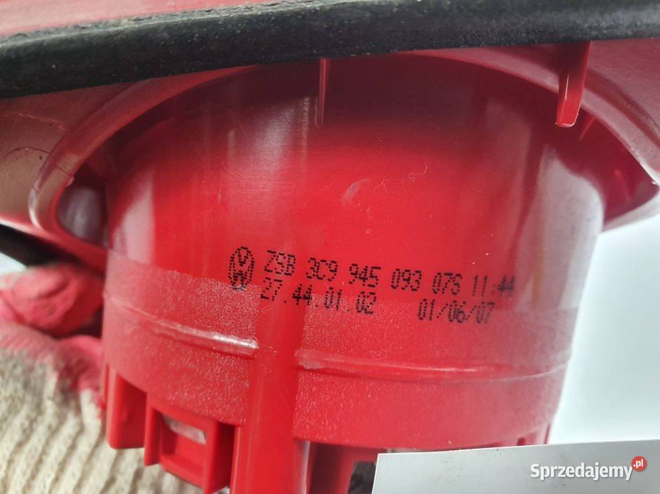 LAMPA W KLAPE LEWA VOLKSWAGEN PASSAT B6