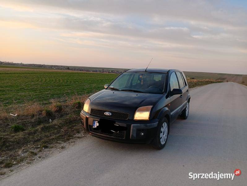 Samochód Ford Fusion Kaziny