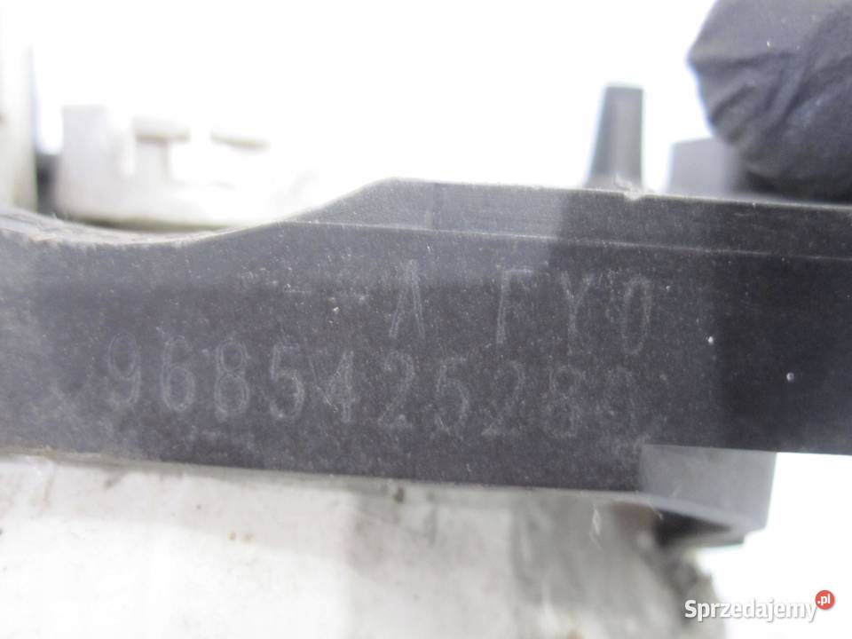 CITROEN DS3 10r halogen prawy przód 9685425280