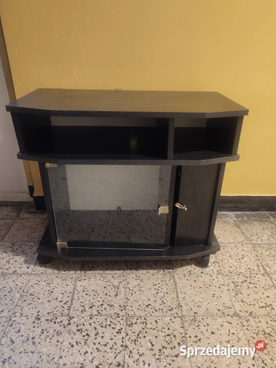Czarna szafka RTV na kółkach z czasów PRL Lublin