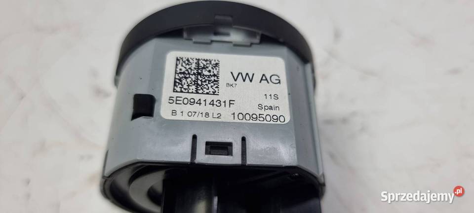 WŁĄCZNIK ŚWIATEŁ SKODA OCTAVIA III 5E0941431F Lipno