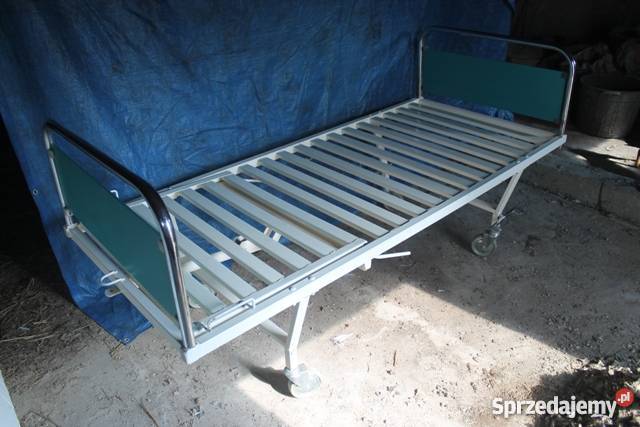 Niemieckie łóżko szpitalne z materacem Konin