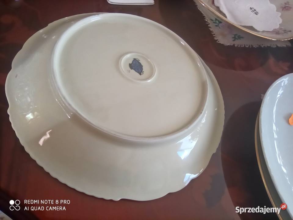 Patera z bordowymi różami Roschutzer
W kolorze Gdańsk