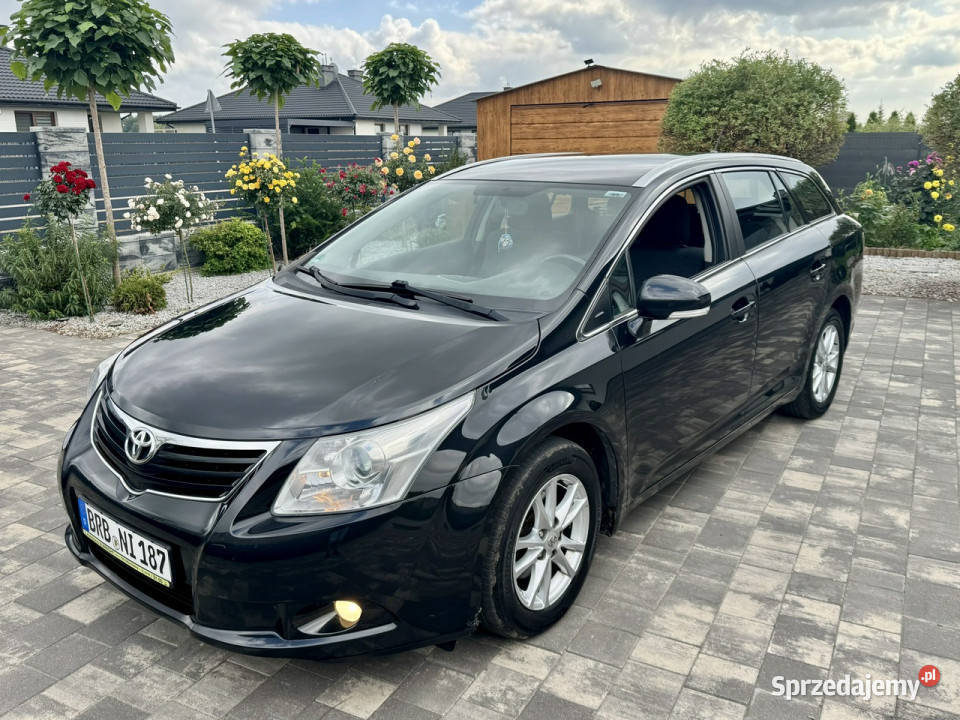 Toyota Avensis Avensis Automat Serwis 18 benzyna elektrycznie ustawiane fotele mazowieckie Szerominek sprzedam