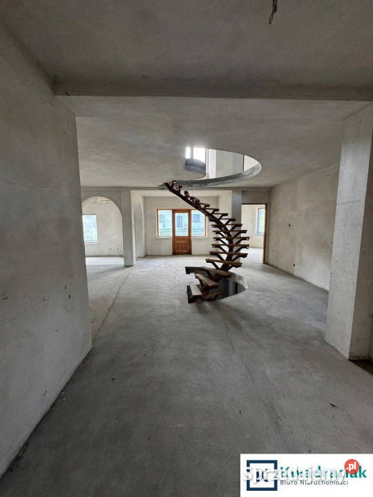 sprzedaży domu wolnostojącego 450m2 Kołaczyce sprzedam