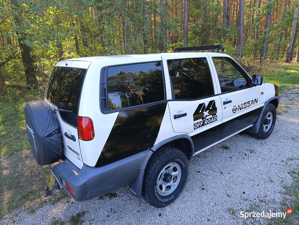 Nissan terrano ii 24 benzyna 4x4 83 bezwypadkowy Chmielnik