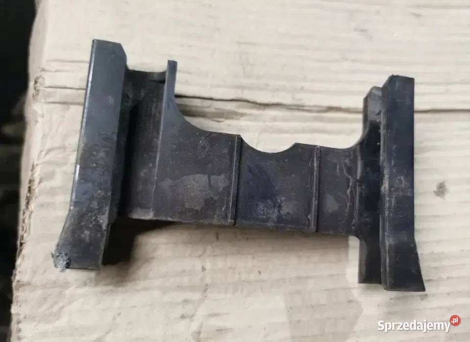 Ślizg zderzaka tył BMW E36 lewy