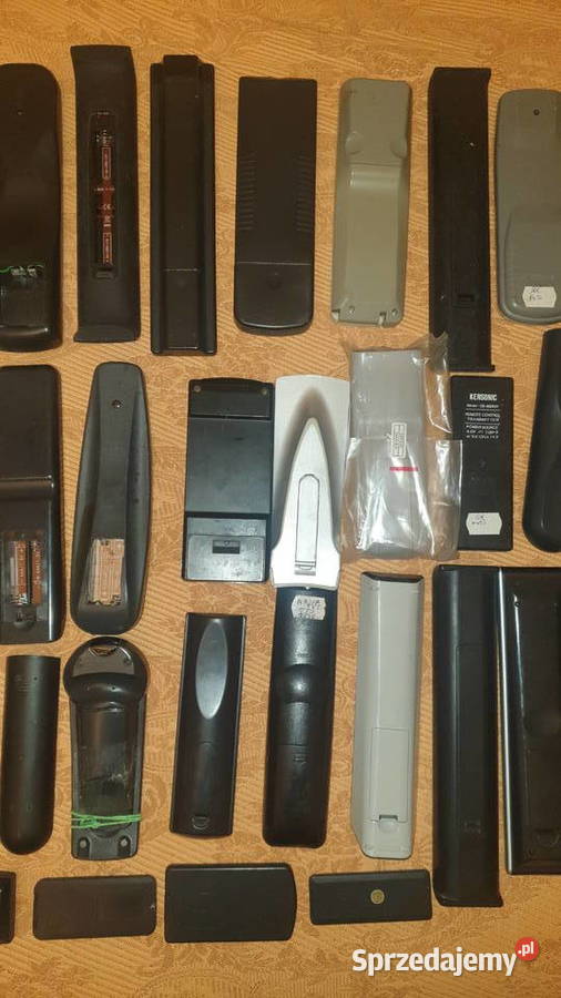 75 sztuk różnych starszych pilotów VIDEO TV Warszawa