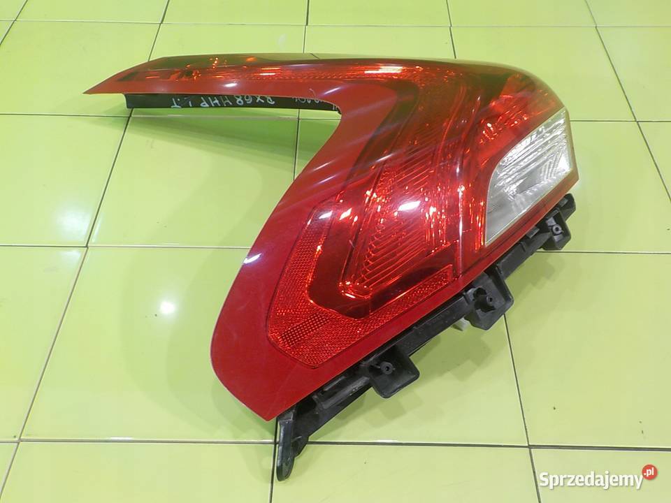 VOLVO V40 II LIFT RDESIGN 20 T2 18r HB 5D lampa