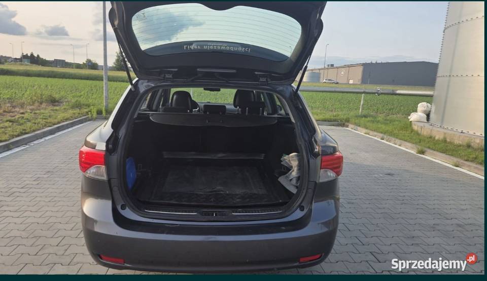 Tanio Toyota Avensis 2 D4D 2013r 1998cm3 małopolskie Wieliczka