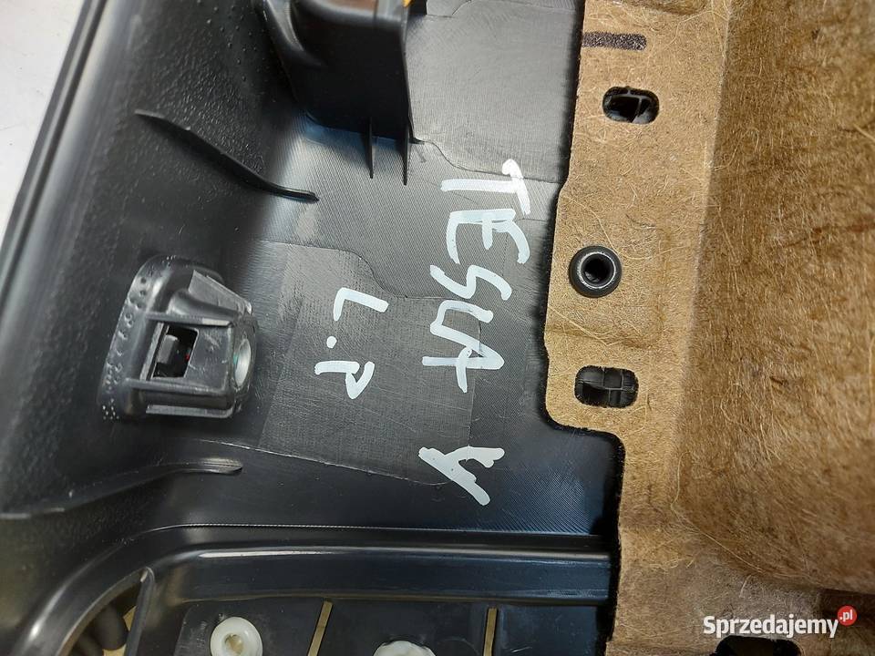 TESLA MODEL Y 2023r Tapicerka boczek drzwi przód