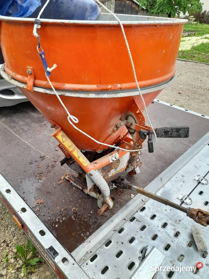 Rozsiewacz lejowy do traktorka ogrodowego Busko-Zdrój
