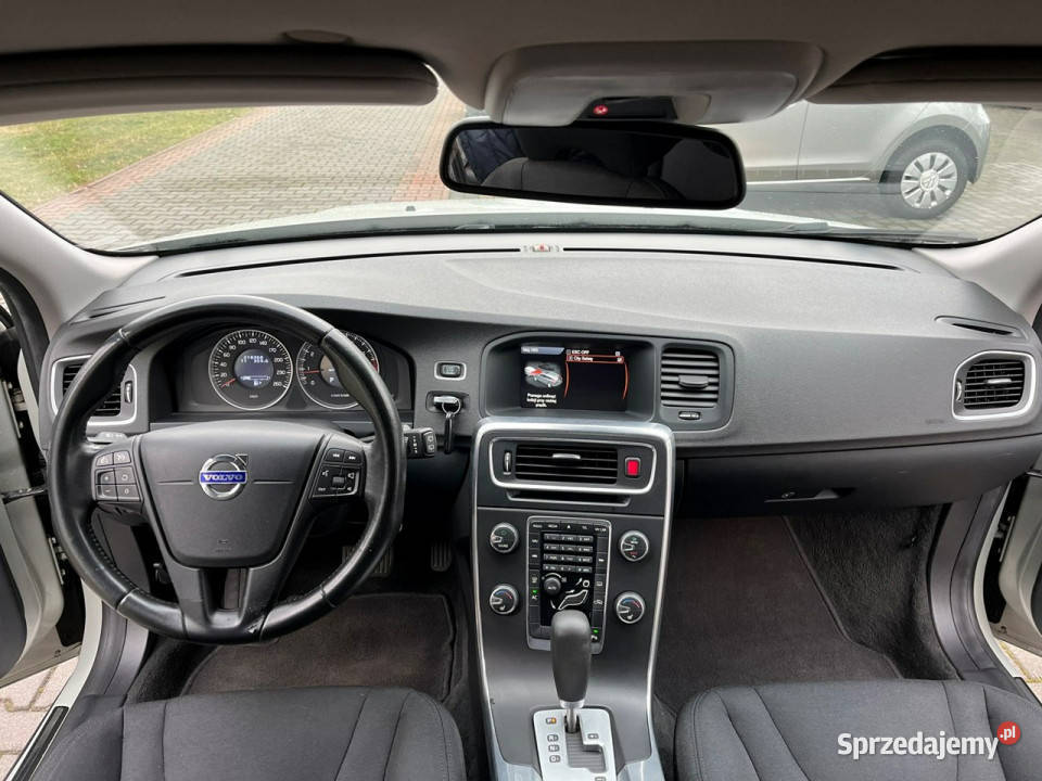 Volvo V60 T4 180 Podgrzewane fotele Hak odpinany Lipówki