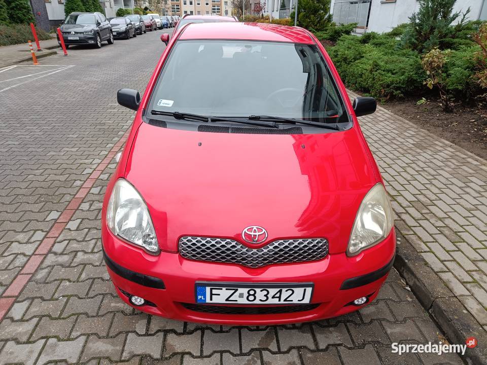Toyota Yaris I z silnikiem 09983 benzyna 2004r światła do jazdy dziennej