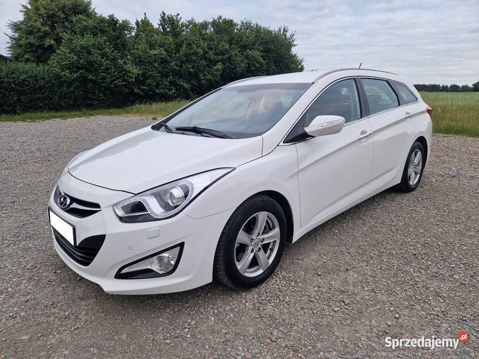 Hyundai I40 Kombii 1.6 benzyna 135KM Bogate wyposażenie Niski przebieg