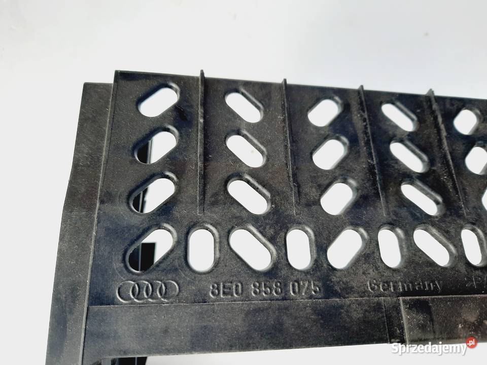 Ramka radia 2DIN kosz Audi A4 B6 B7 8E0858075 Mocowania Szczerbice