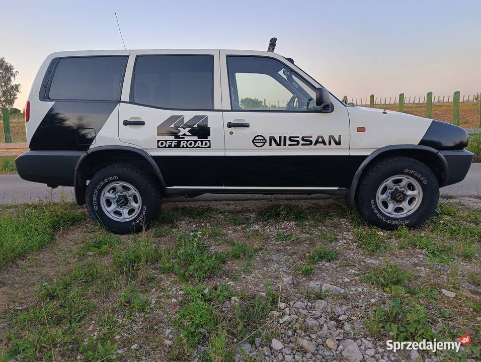 Nissan terrano ii 24 benzyna 4x4 83 bezwypadkowy Chmielnik