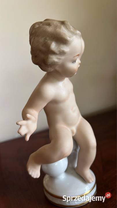 Figurka Putto grający piłką Wallendorf Gdańsk