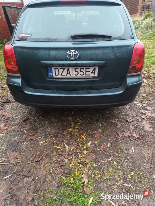 Toyota Avensis 18 benzyna 2003 Nowa Ruda