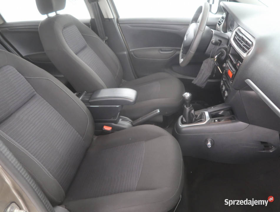 Peugeot 301 12 VTi klimatyzacja